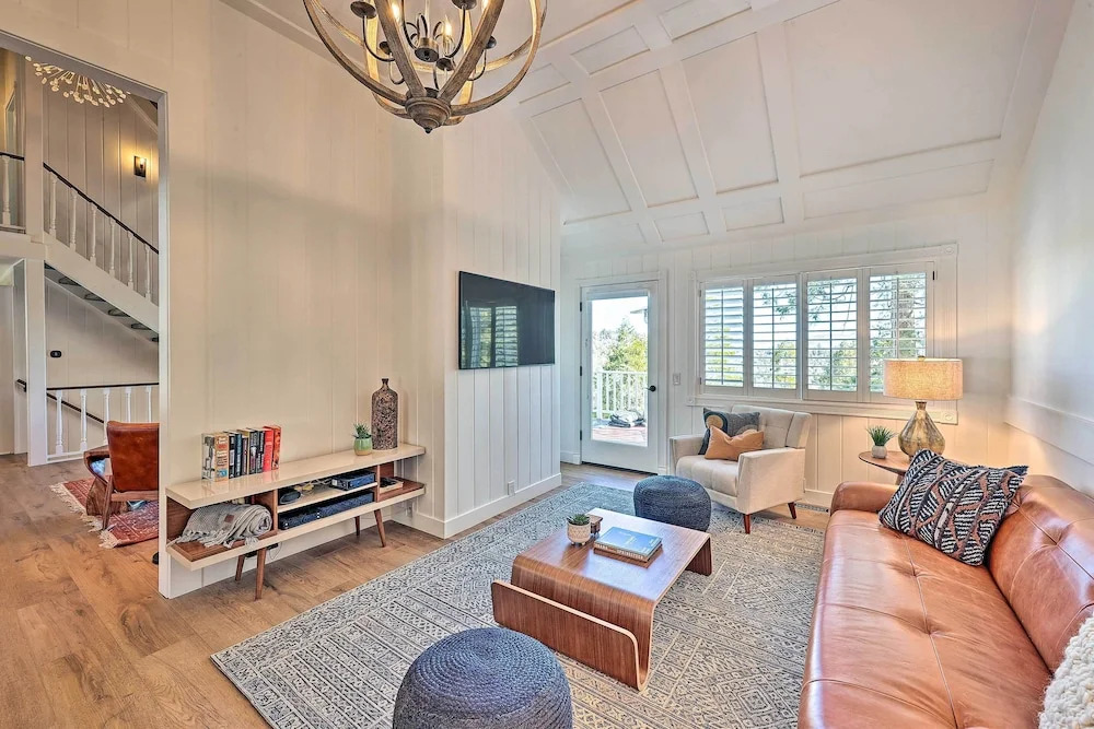 'ridgeline Retreat' w/ Mountain Lake Views!