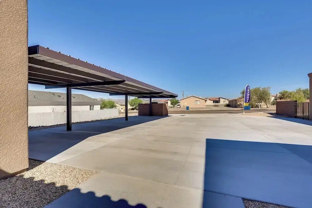 Golf, Hike & Boat! Bright Lake Havasu City Apt