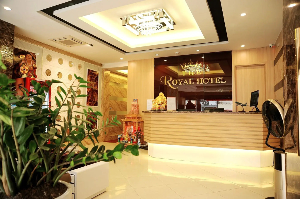 The Royal Hotel Near West Lake