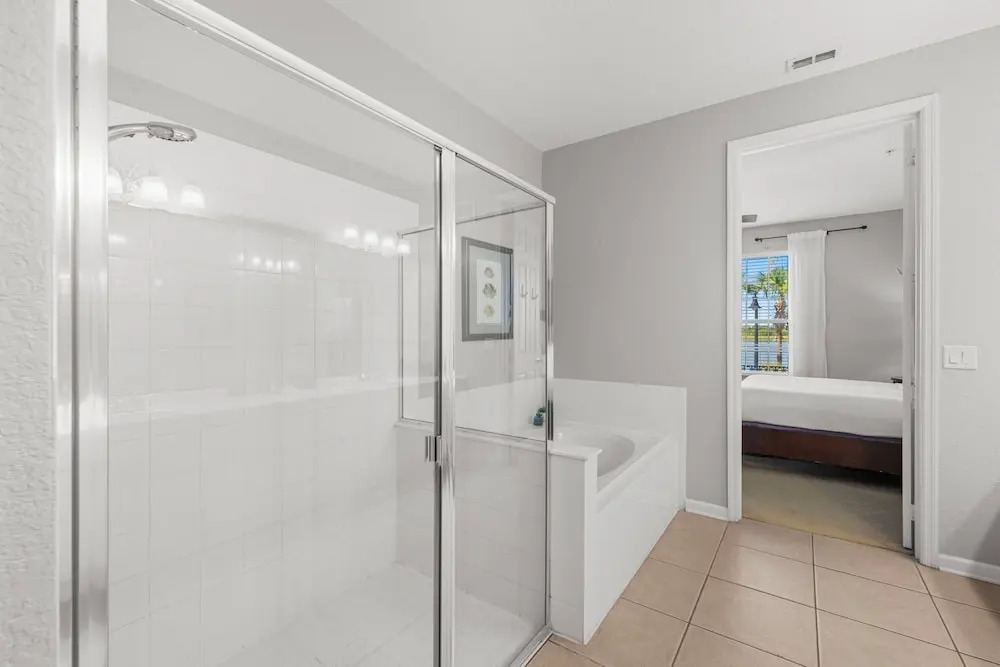 Gorgeous 1st-Floor, End Unit Condo w LAKEVIEW