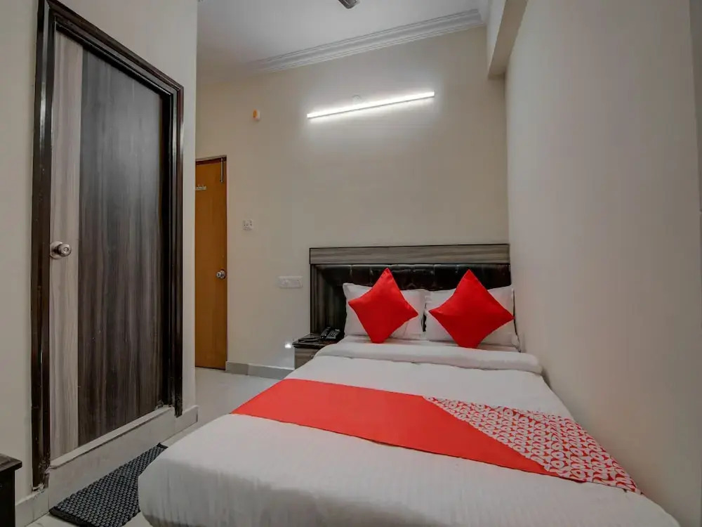 OYO 16120 Balajee Classic Inn
