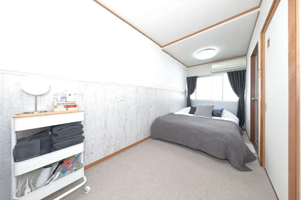 Namba East House01