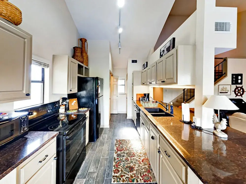 104 Horseshoe Bay Townhouse #18 2 Bedrooms 2 Bathrooms Townhouse