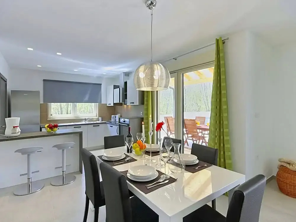 Gorgeous Villa in Belavici With Swimming Pool
