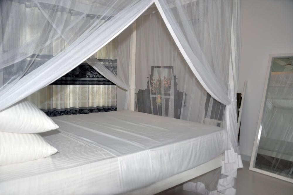 Nade Villas Unawatuna