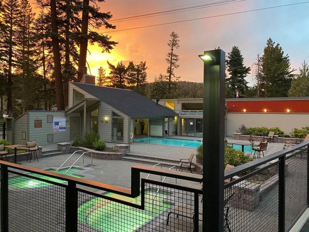Two Bedroom Units at 1849 Condos with 3 Hot Tubs & Slopeside