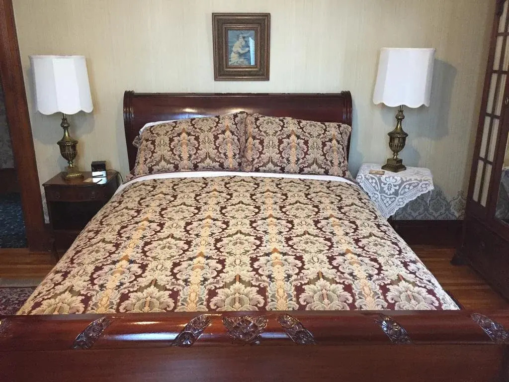 Bread & Roses Inn