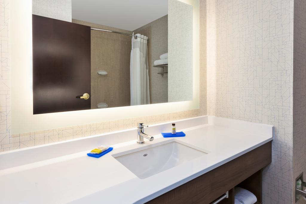 Holiday Inn Express Hotel & Suites Warminster-Horsham by IHG
