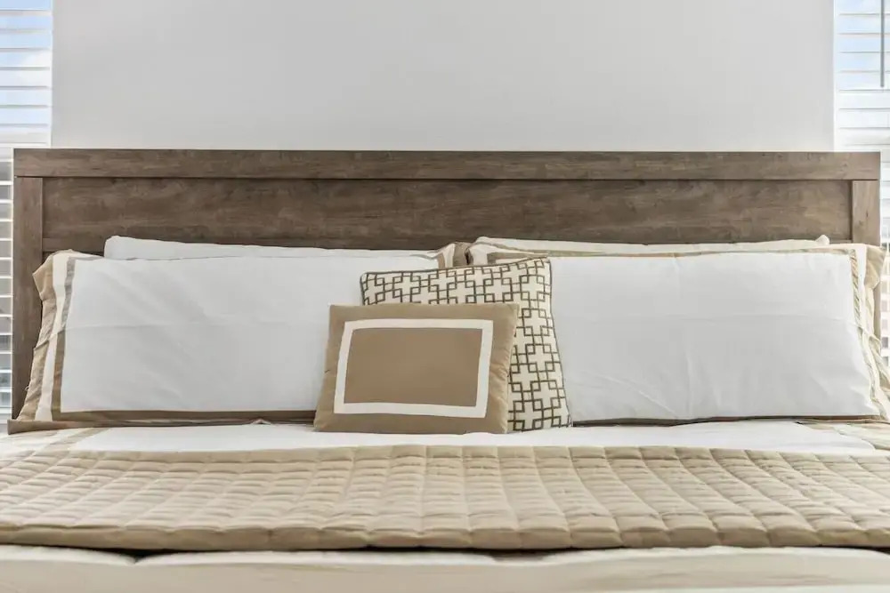 NEW King Bed Disney Contemporary Townhouse