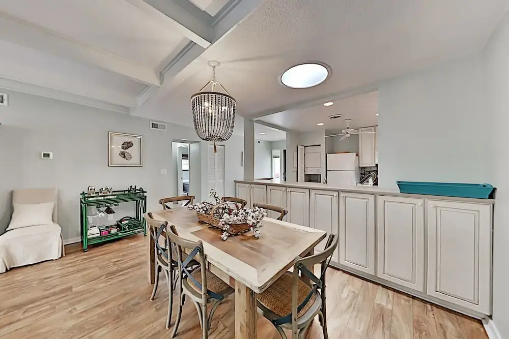 570queen 2 Bedroom Condo