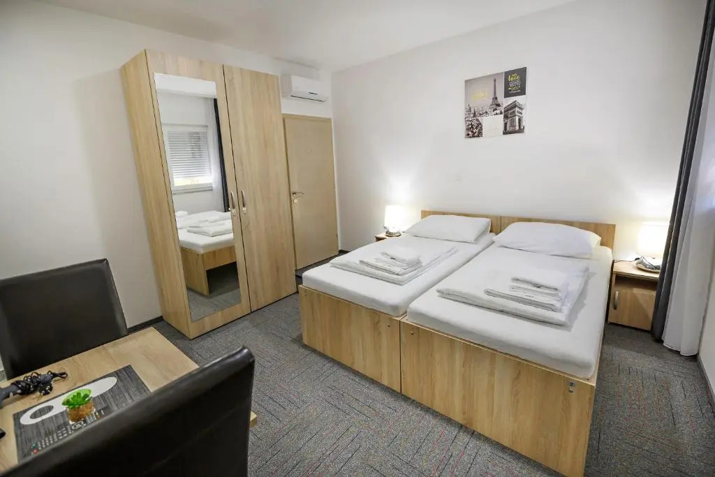 Hostel Mali Pariz