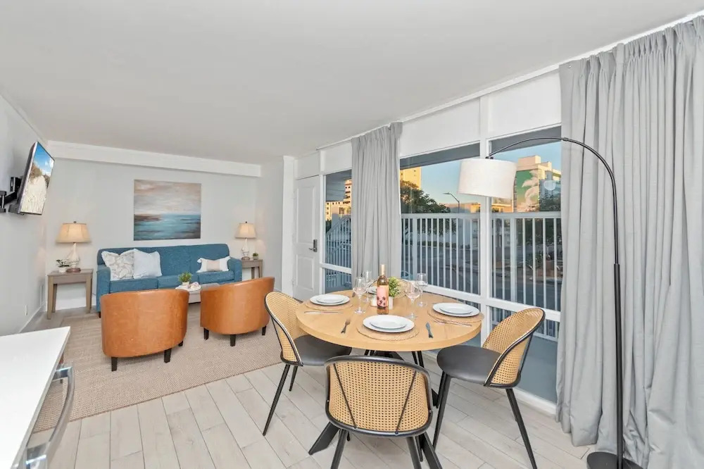 Fins Inn & Suites