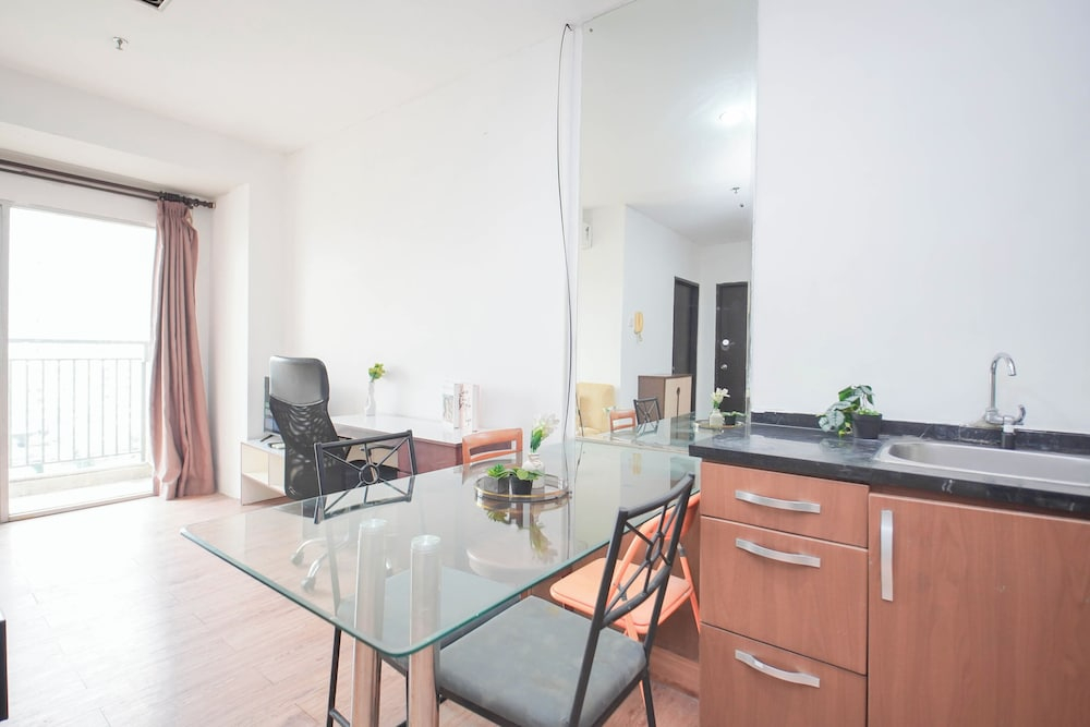 Cozy 2BR Cosmo Residence Apartment near Thamrin City Mall