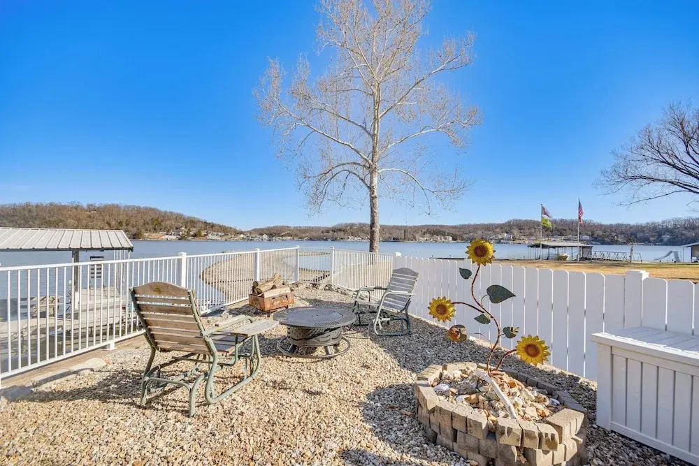 Private Hot Tub, Fire Pit! Lakefront Ozarks Escape