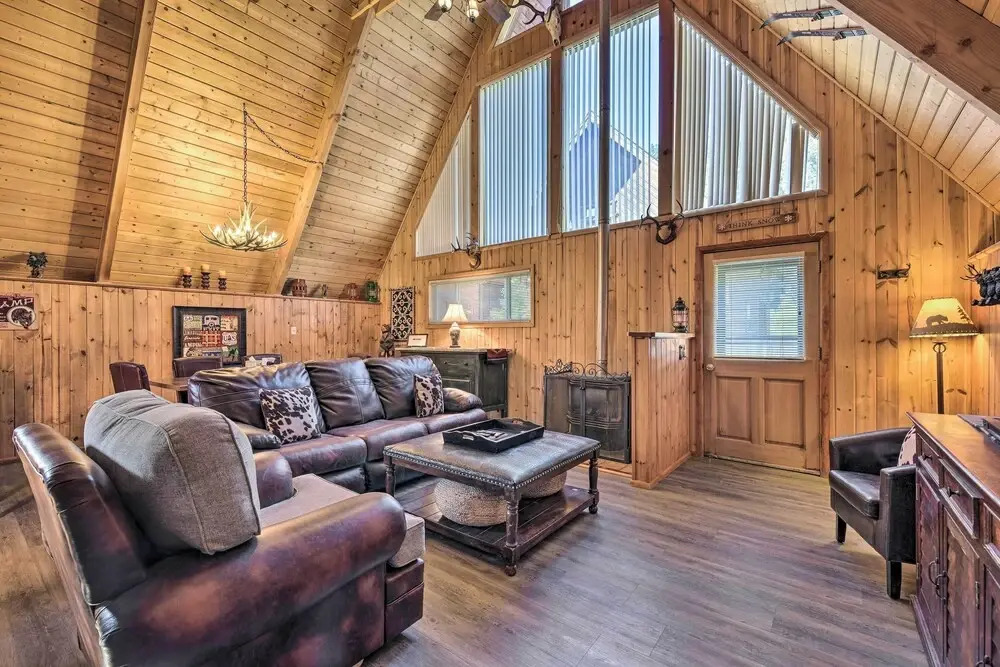 Ski-in/ski-out Red River Cabin w/ Mtn Views!