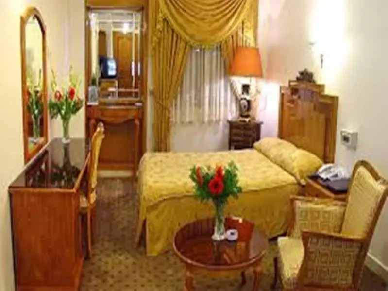 Aryo Barzan Hotel