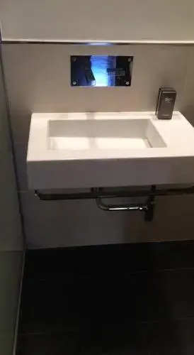 Suite210