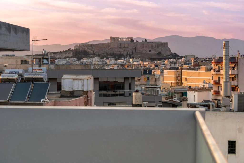Sunny penthouse w/ Acropolis view next to metro
