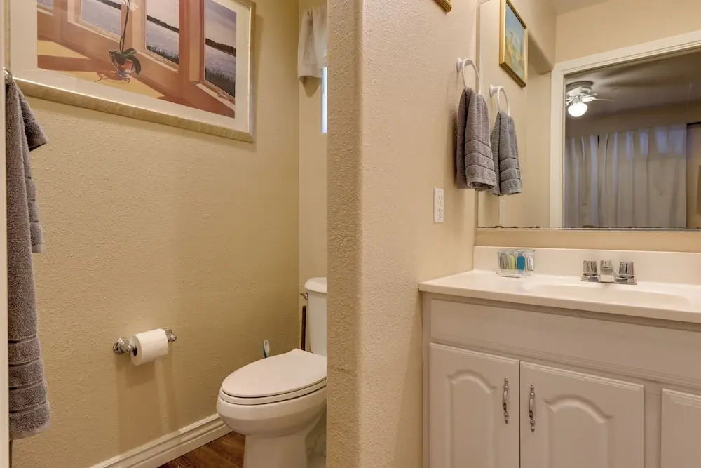 Near Parks, Shops & Eats! Bullhead City Casita