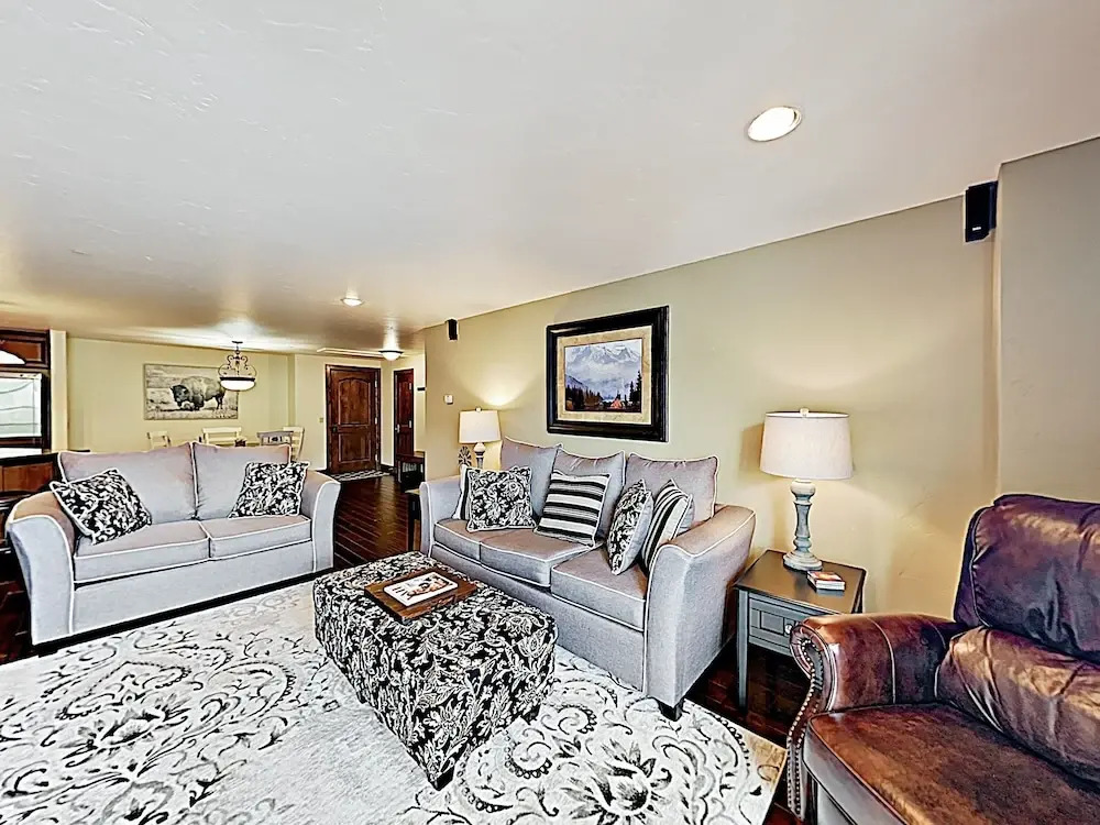 New Listing! Luxe Mountain-view W/ Hot Tubs 3 Bedroom Condo