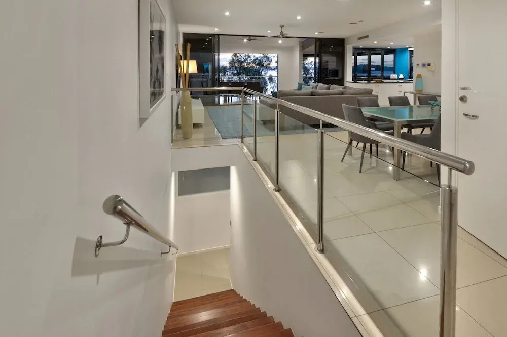 Villa 2 The Edge Oceanfront  Deluxe 4 Bedroom Near Marina With Golf Buggy