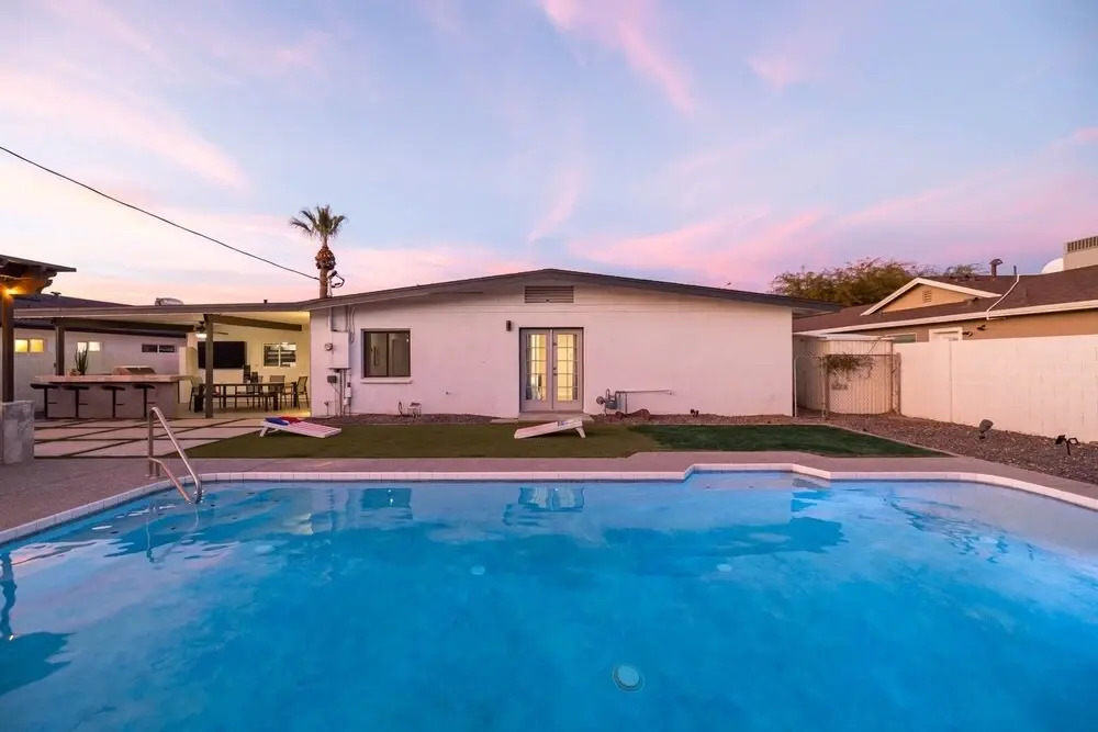 Scottsdale East Osborn 4 Bedroom Home by RedAwning, Scottsdale