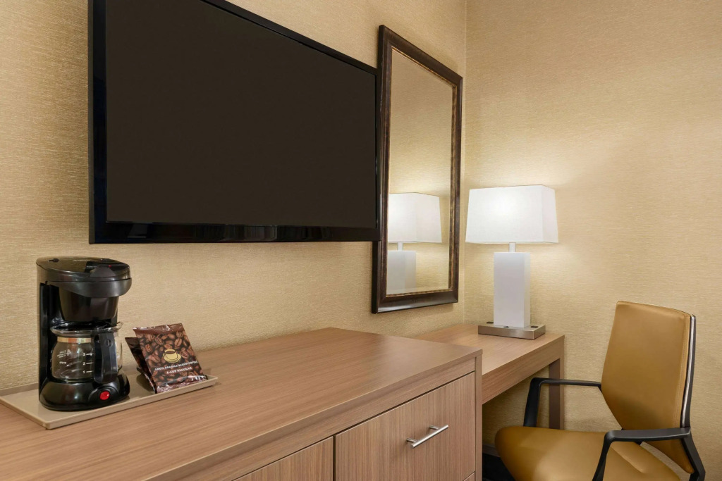 Days Inn - Long Island City