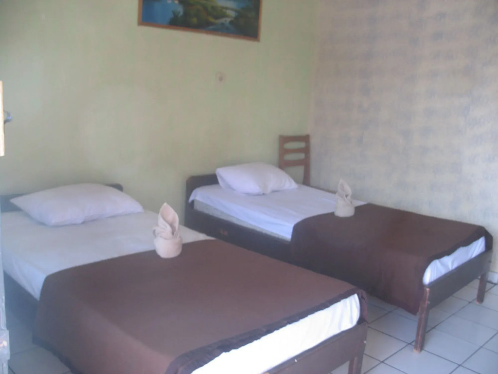 Lovina Central Hostel