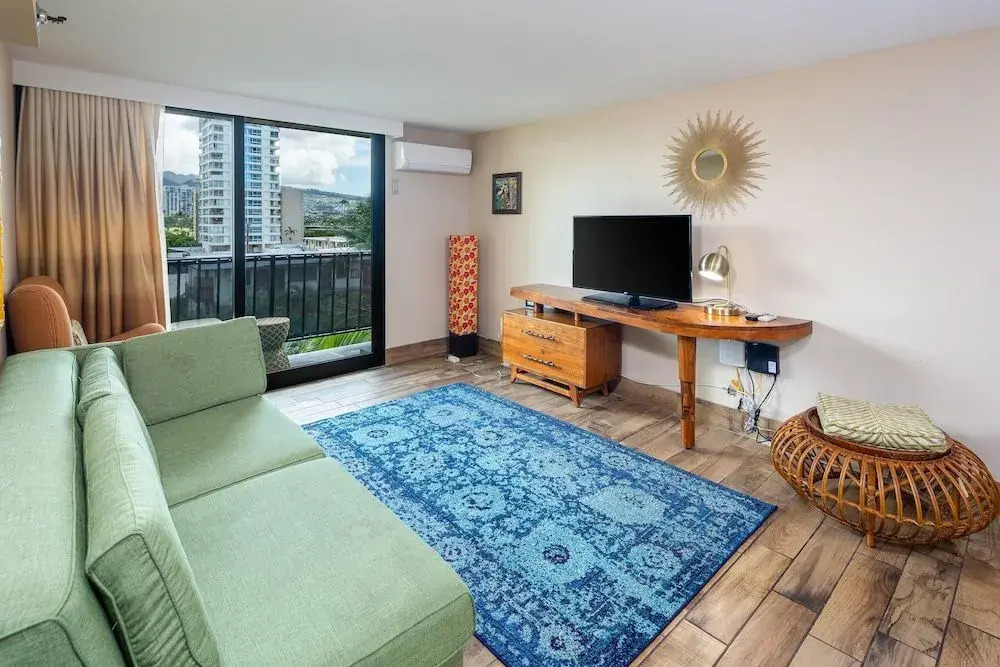 Gorgeous One Bedroom Bamboo Blocks From the Beach by Redawning