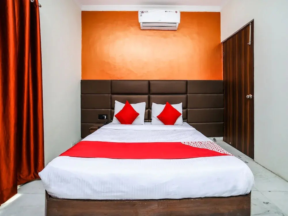OYO 26589 Hotel Royal Town