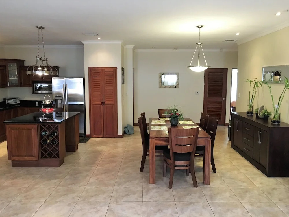 La Reserve #A4 Luxury Condo