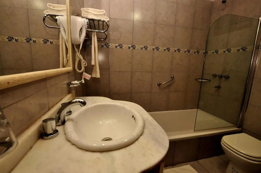 Alexander Hotel