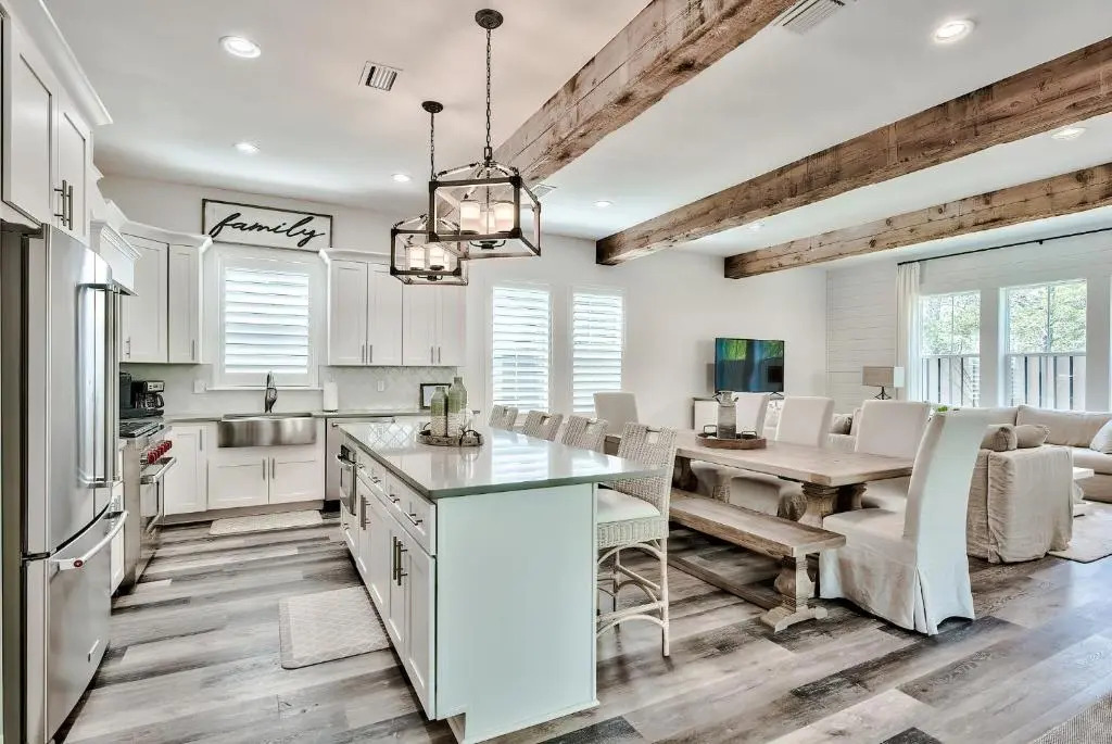 Private Pool-Grill! Walk to Beach-Restaurants - 2 Master Bedrooms!