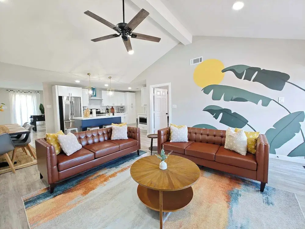 Sageview Cottage 4 BDR w/ Pool, Pet Friendly!