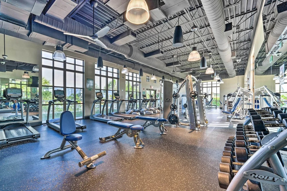 7 Mi to Disney: Townhome w/ Lanai & Pool!