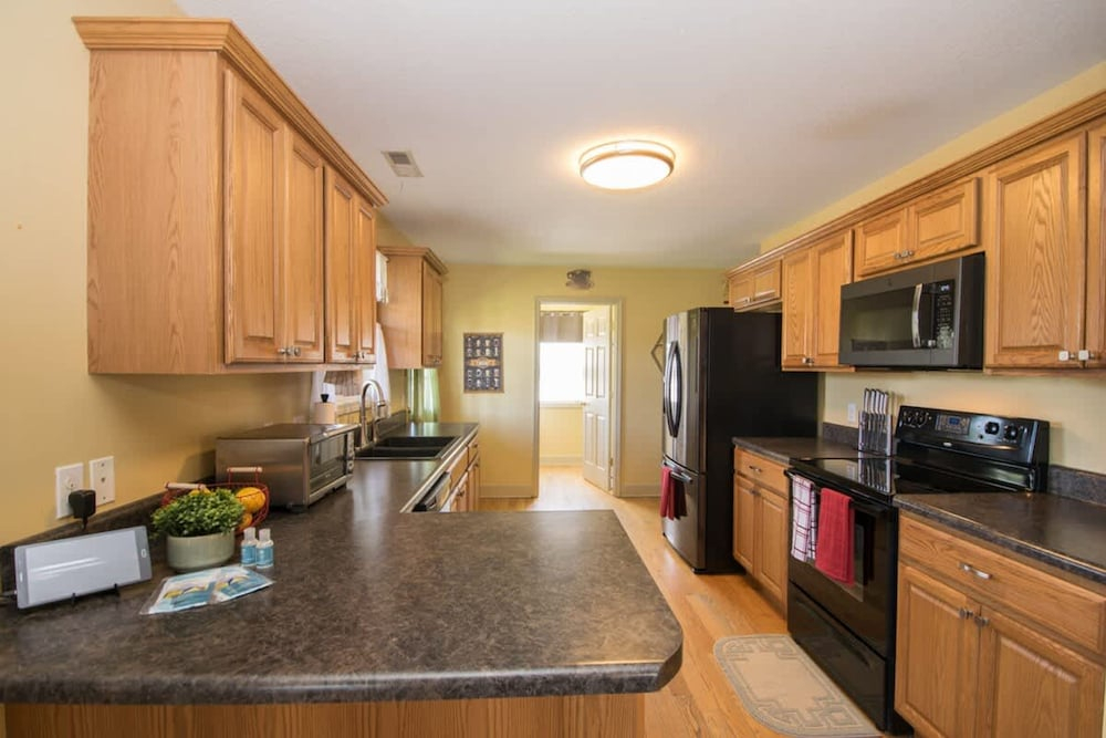 Scenic 4BR w Deck Farm Views Near Asheville