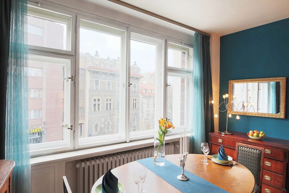 City Center Apartment for 7 people walking distance to Old Town by easyBNB