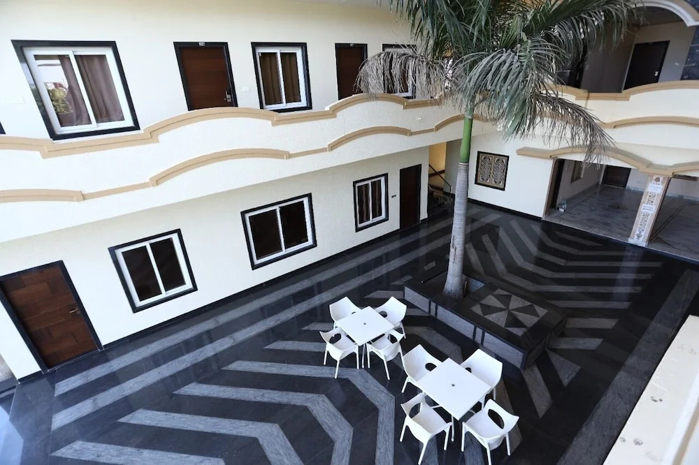 Ishwar Nain Hotel