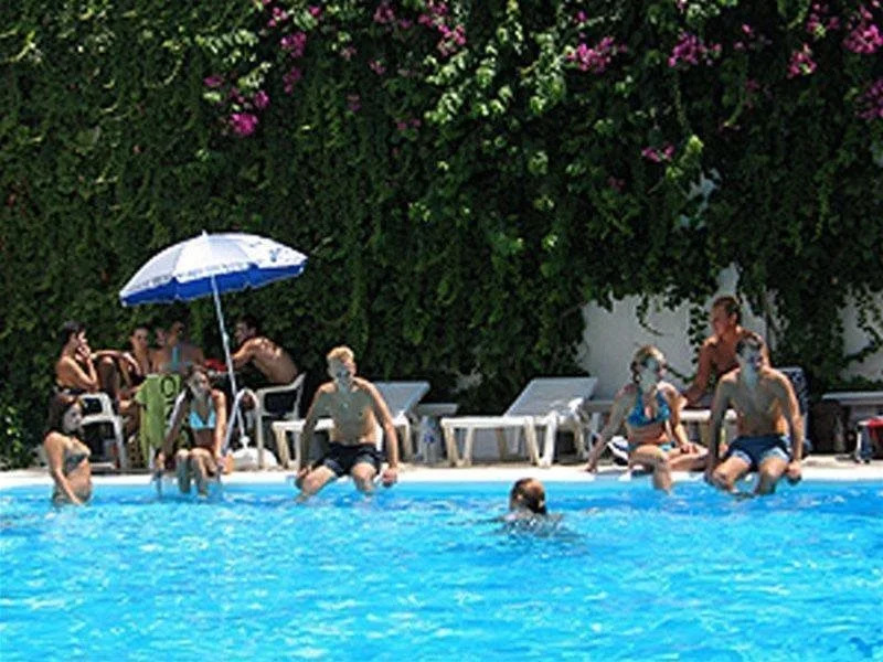 Enorme Epavli Urban Living