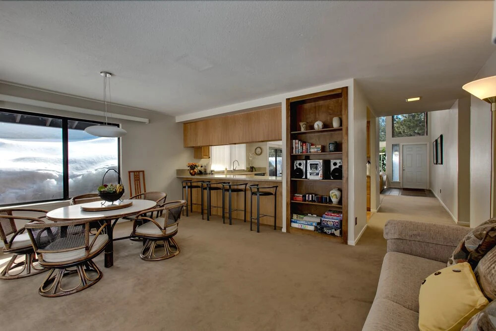 Spacious Riverfront - 3 Br Home