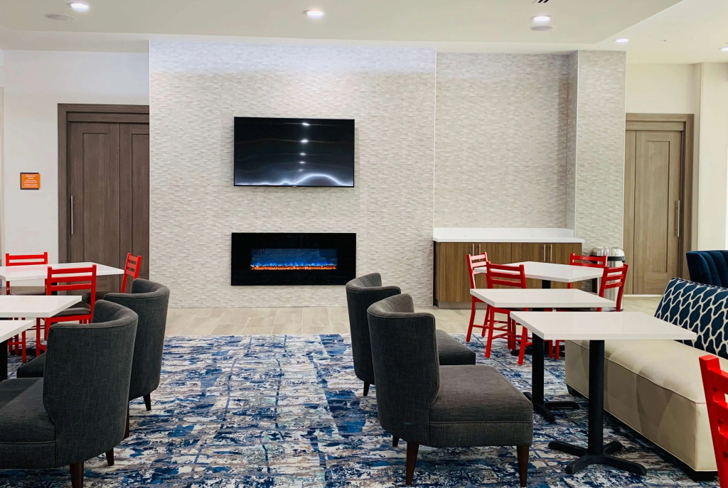 La Quinta Inn and Suites by Wyndham - Red Oak TX IH-35E