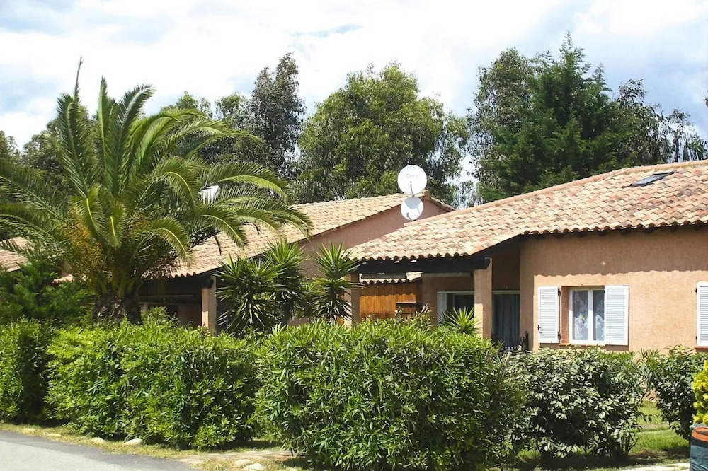 Spacious Corsica Stay for 8 Near Beach