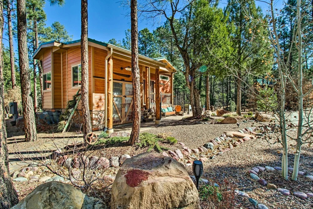 Near Hiking Cabin with Deck and Grill in Show Low