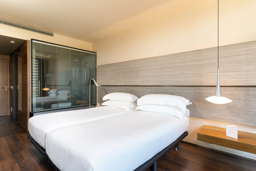 B Hotel