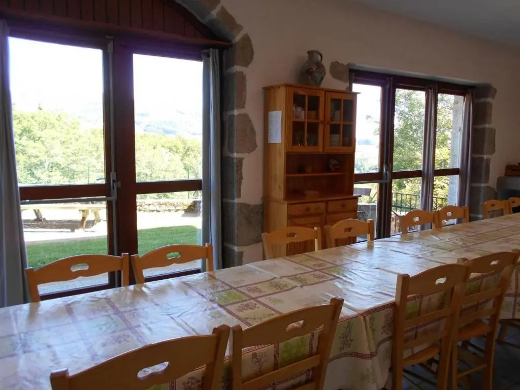 Gîte Montagne Bourbonnaise 12-14 pers, animaux autorisés - FR-1-489-343