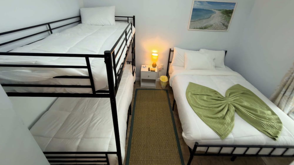 Sleeps 10 Direct Beach Heated Pool