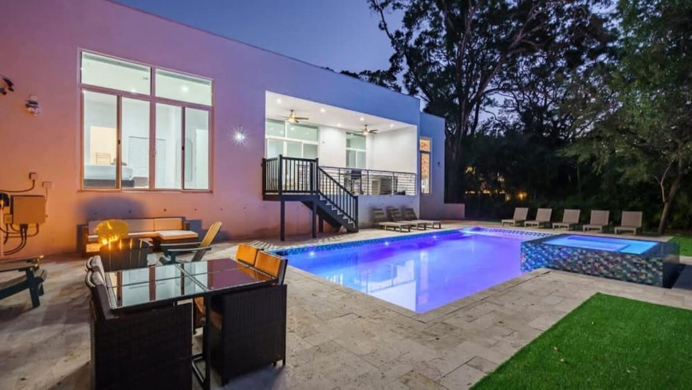 Villa Azul Luxe Retreat Heated Pool
