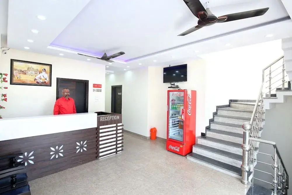 OYO 22332 Hotel Zs