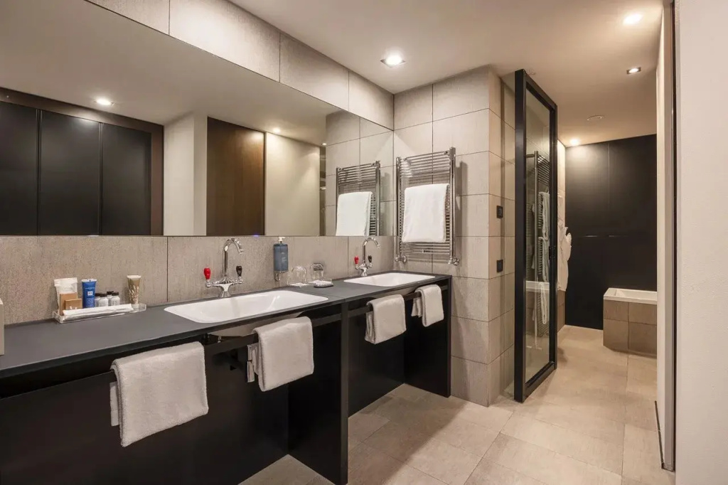 Отель iH Hotels Milano Ambasciatori