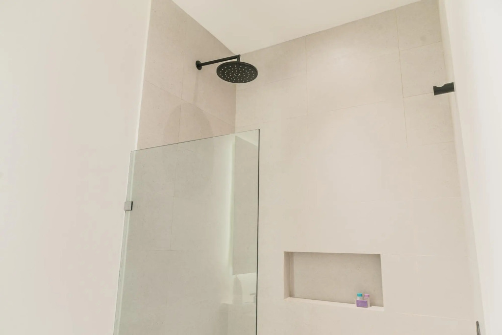 Modern & Stylish 1BR Apartment | La Veleta | Infinity Pool, Fitness Area & Rooftop Lounge